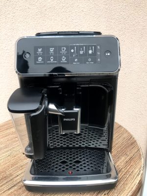 Кавомашина  Philips LatteGo EP3241